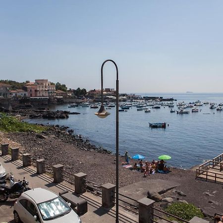 Bed and Breakfast Un Tuffo Nella Baia Di Capomulini Ачиреале Екстер'єр фото