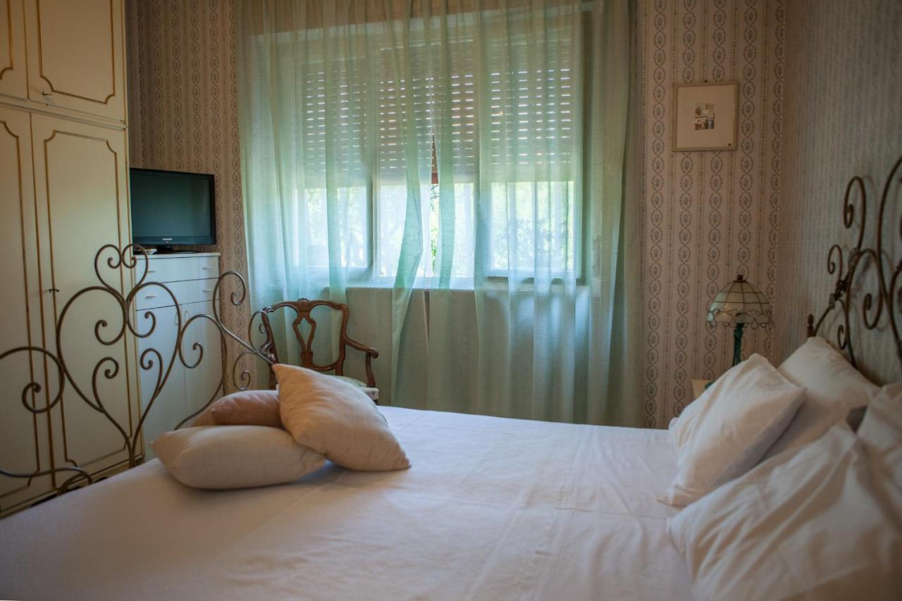 Bed and Breakfast Un Tuffo Nella Baia Di Capomulini Ачиреале Екстер'єр фото