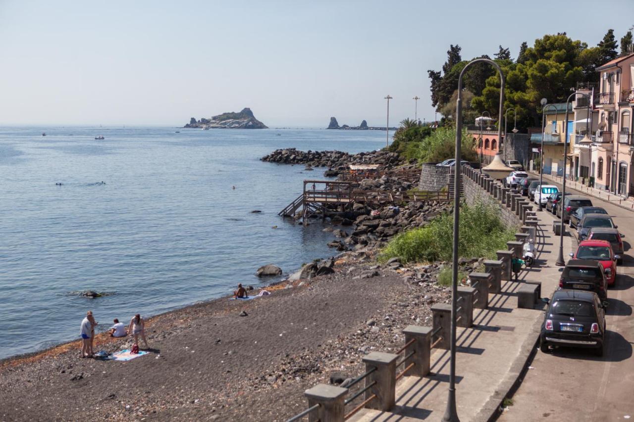 Bed and Breakfast Un Tuffo Nella Baia Di Capomulini Ачиреале Екстер'єр фото