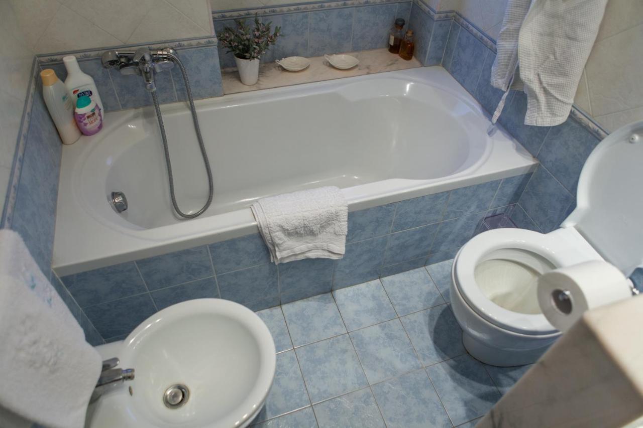 Bed and Breakfast Un Tuffo Nella Baia Di Capomulini Ачиреале Екстер'єр фото